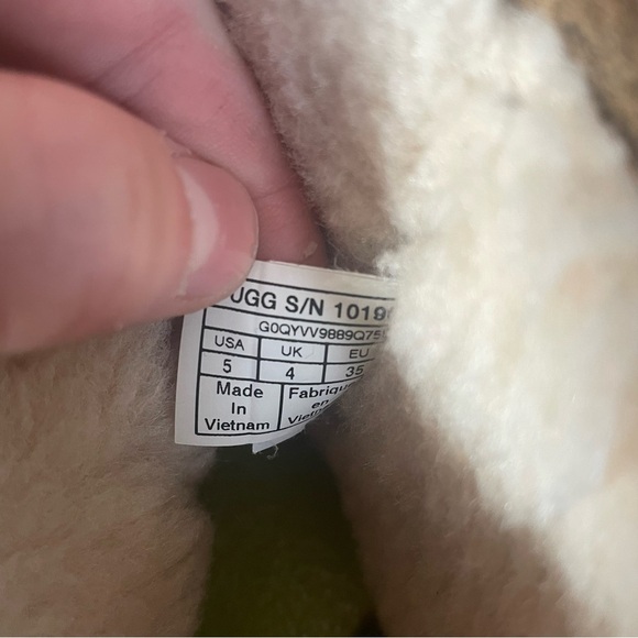 UGG Girls Classic Short II Pull On Winter Boots, Size 5 M Big Kid - Picture 10 of 11